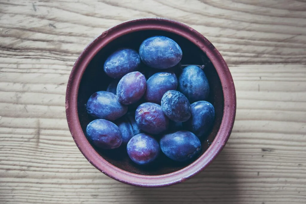 Discover the health benefits of plums, a sweet and nutrient-rich fruit. Learn how to enjoy them and why they’re a great addition to your diet.